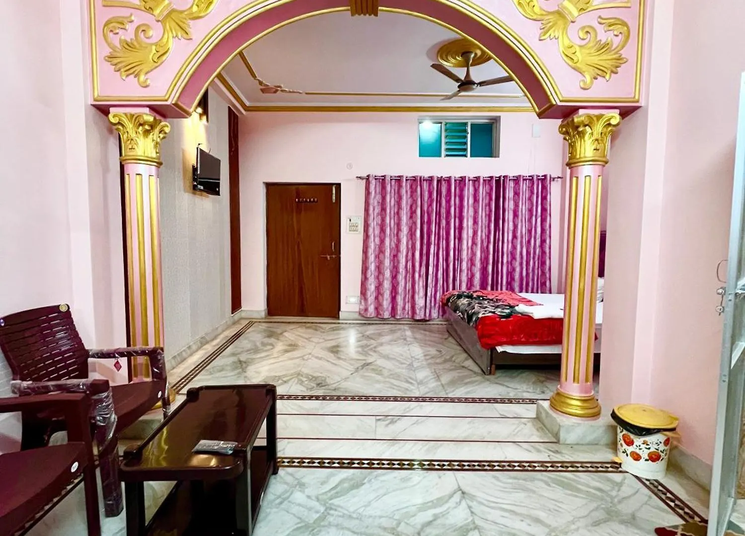 Most Beautiful Room In Varanasi, Just 100M From Arti Ghat Maison d'hôtes